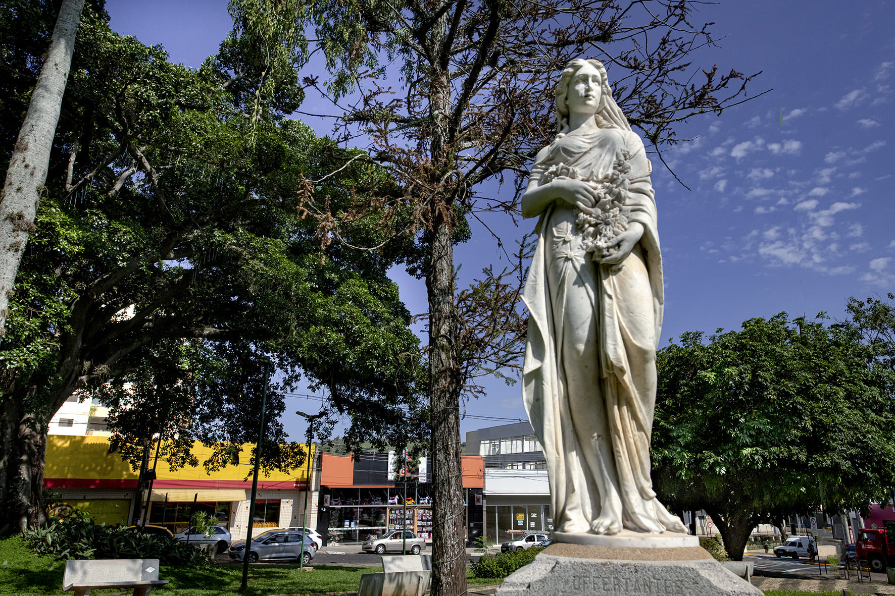 estatua primavera pça xv